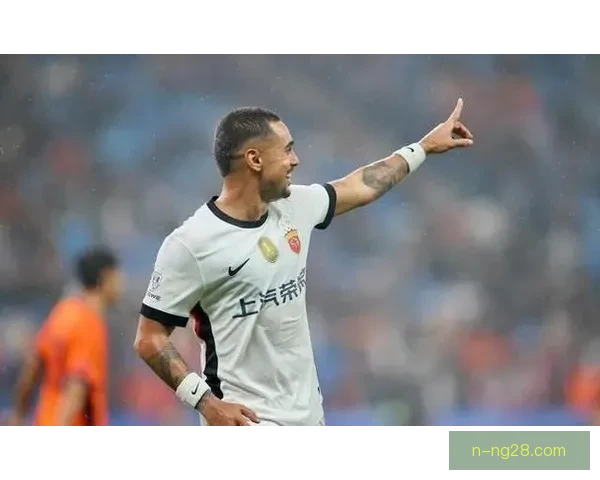 莱昂纳多连续两年荣膺中超金靴 成为联赛历史新纪录保持者